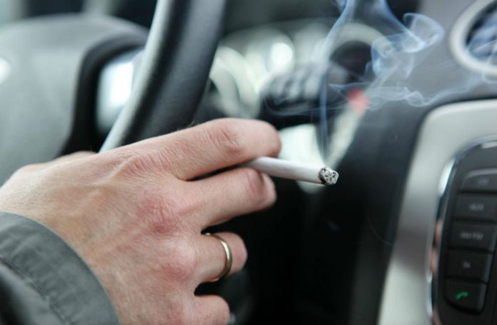 Forbud mot å røyke tobakk i bil?